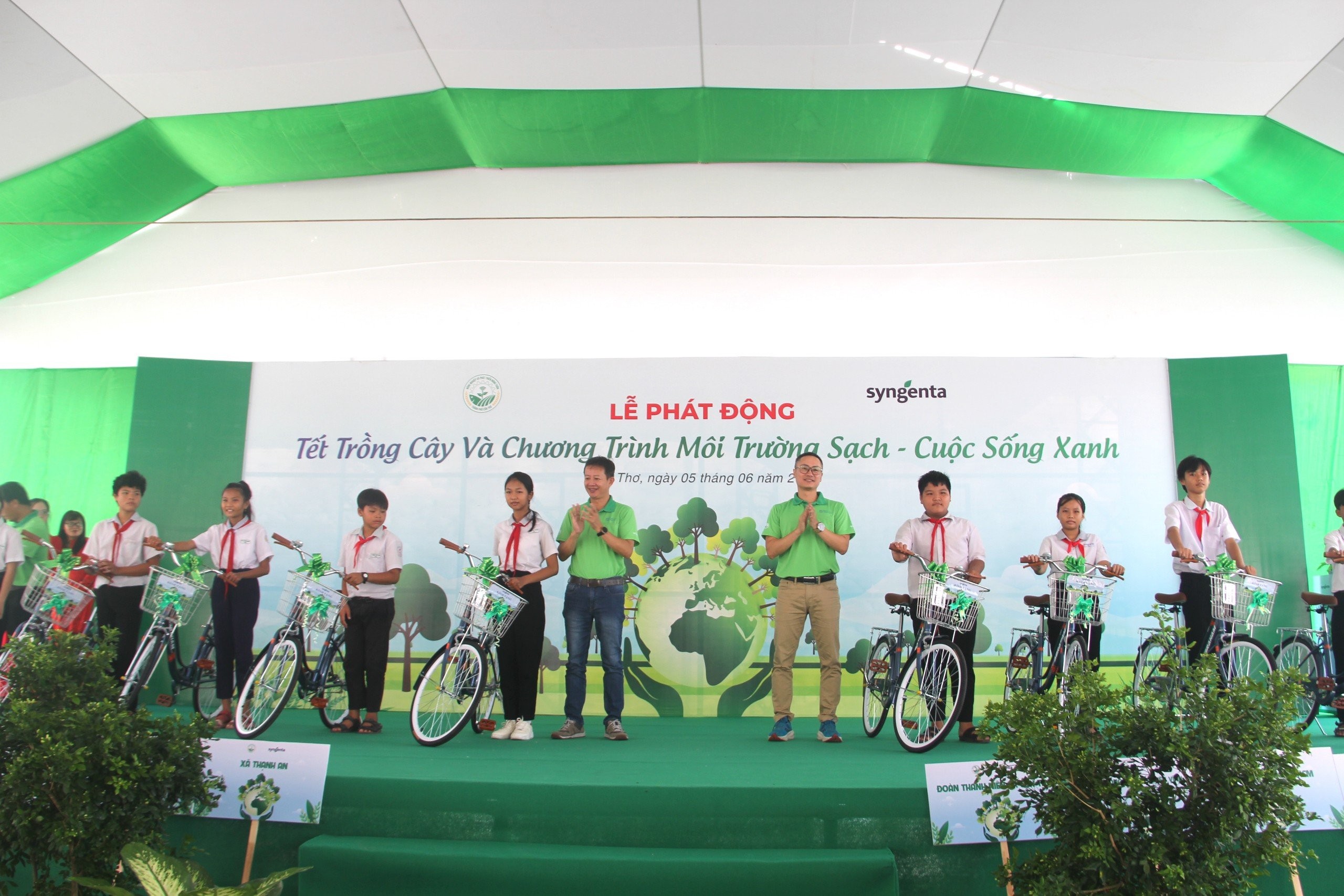 chuong-trinh-cung-trao-tang-xe-dap-cho-10-em-hoc-sinh-tai-tp-can-tho-va-10-em-hoc-sinh-tai-tinh-dong-thap-2-1717748449.jpg
