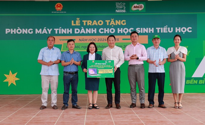 3939-nestle-milo-trao-may-tinh-cho-truong-vung-cao-da-dang-hoa-trai-nghiem-hoc-tap-212501-87-220532-1729578065.jpg