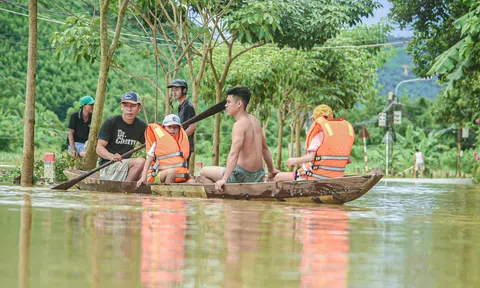 Nhiều hộ dân ở Đà Nẵng ngập nặng do ảnh hưởng bão