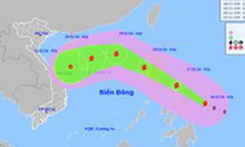 Bão Man-yi mạnh cấp 15, giật trên cấp 17 đang hướng vào Biển Đông