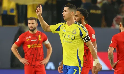 Ronaldo hoãn gia hạn hợp đồng, tìm cách rời khỏi Al Nassr