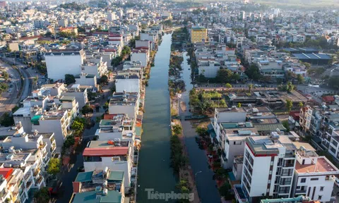 Vì sao ở Hạ Long cứ triều cường là nước ngập đến tận cửa nhà?