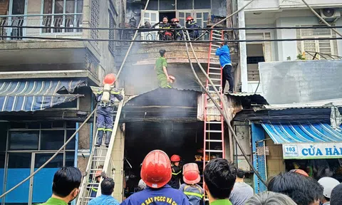 Cháy cửa hàng dịch vụ mai táng ở Nha Trang, 4 người trong gia đình tử vong