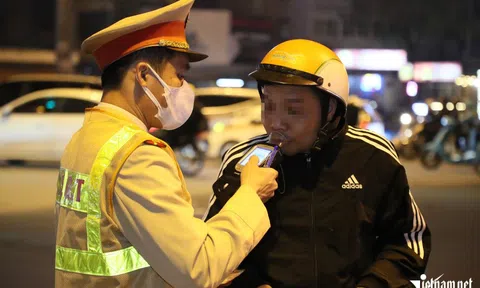 Mải nâng chén trong tiệc tất niên, nhiều tài xế vi phạm nồng độ cồn 'kịch khung'