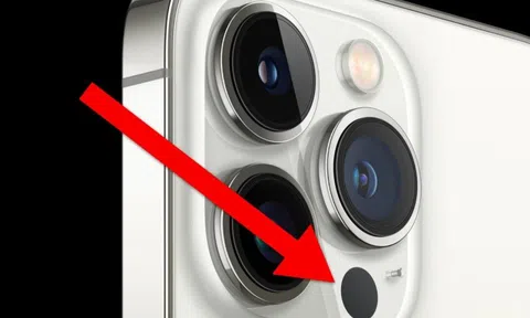 Chấm đen cạnh camera sau của iPhone có tác dụng gì?