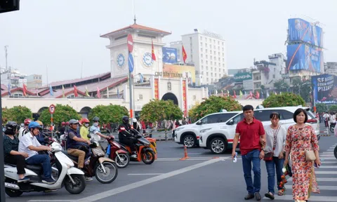 Hình ảnh giao thông khác lạ ở TPHCM ngày cuối tuần