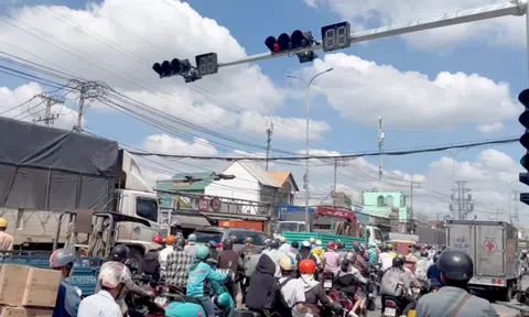 Công an lên tiếng về thông tin 'xe đầu kéo gây tai nạn do đèn tín hiệu chuyển sang đỏ đột ngột'