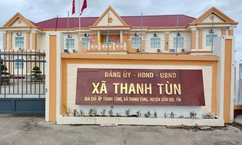 Khiển trách bí thư xã ở Cà Mau gỡ máy lạnh cơ quan đem về nhà