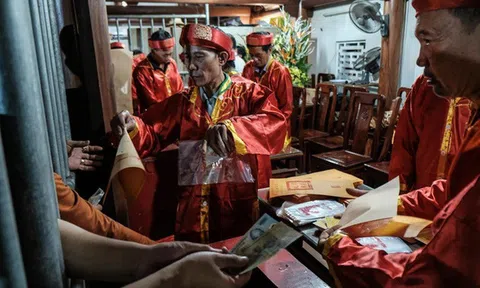 Lễ hội đền Trần: Tiền công đức giảm còn hơn 8 tỉ đồng, không hoàn thành dự toán