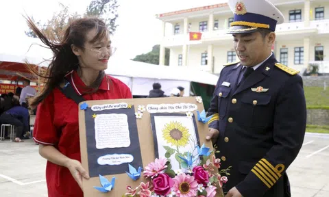 Những cánh thư ‘vượt sóng’ gửi chiến sĩ hải quân nơi đảo xa