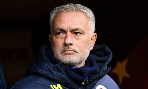 Cuộc sống tại Thổ Nhĩ Kỳ và sự hỗn loạn quen thuộc được tạo ra bởi Jose Mourinho