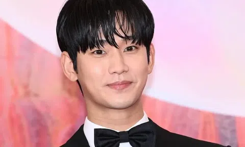 Kim Soo Hyun sụp đổ