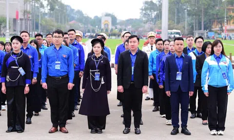 Cán bộ Đoàn đạt Giải thưởng Lý Tự Trọng năm 2025 vào Lăng viếng Chủ tịch Hồ Chí Minh