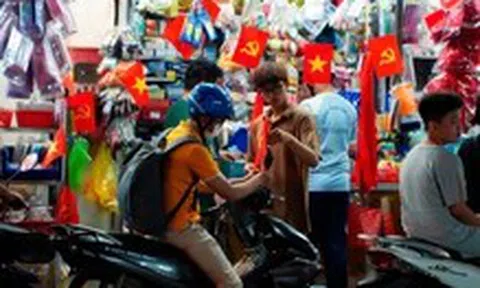 Mua áo có lá cờ Tổ quốc tặng cháu dịp sinh nhật