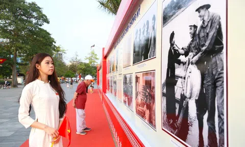 Rưng rưng nước mắt xem chuyên đề ‘50 năm thống nhất và khát vọng vươn mình’ ở Nghệ An