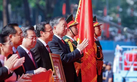 Tổng Bí thư Tô Lâm trao Danh hiệu Anh hùng Lao động tặng TPHCM