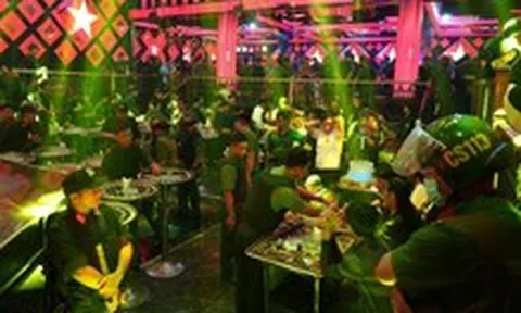 Hơn 300 cảnh sát Bình Thuận đột kích quán Paris Night
