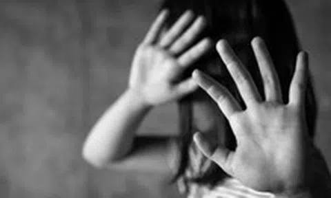 Tạm giữ thầy giáo có hành vi dâm ô nhiều nữ sinh