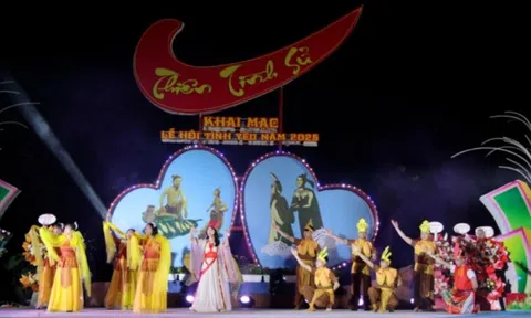 Lễ hội Tình yêu hút gần 100.000 du khách tại Hà Nội