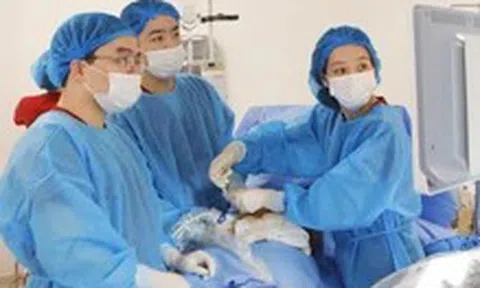 Cứu thai nhi tràn dịch màng phổi từ trong bụng mẹ