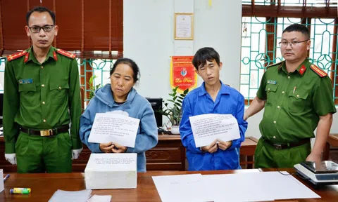 Vừa ra tù vì buôn hàng trắng, lại bị bắt cùng 8 bánh heroin