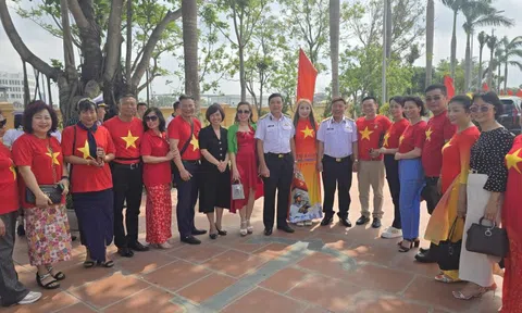 Đoàn kiều bào thăm Bộ Tư lệnh vùng 1 Hải quân, Lữ đoàn 170
