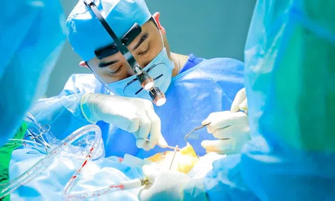 Người phụ nữ sốc phản vệ, nguy kịch khi đang nâng mũi