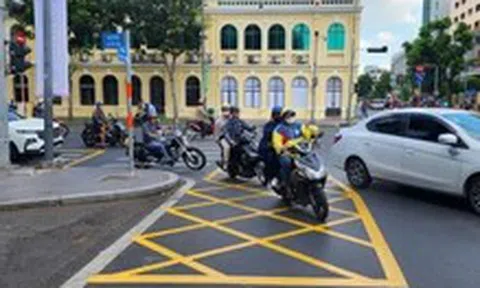 Có vạch mắt võng tại giao lộ Lê Duẩn - Tôn Đức Thắng, xe rẽ phải thuận lợi hơn