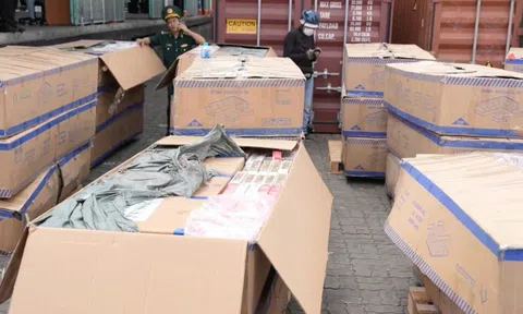 Tóm gọn 2 container thuốc lá lậu sắp xuất nước ngoài