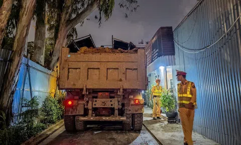 CSGT Hà Nội tuần tra đón lõng loạt xe quá tải
