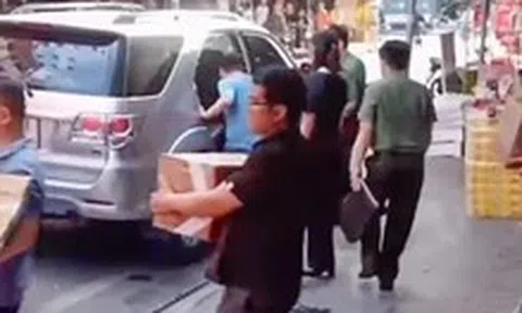 Khám xét nhà TikToker Lê Việt Hùng, thu giữ nhiều tài liệu