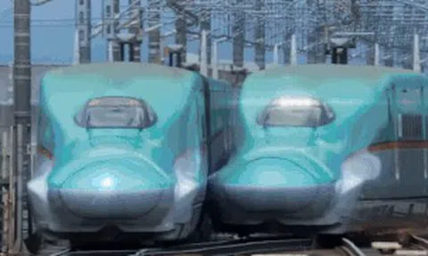 Cuộc chiến sinh tử của 300 người trên tàu siêu tốc kinh hoàng