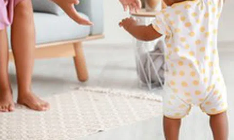 Trẻ chậm biết đi có thể học giỏi hơn