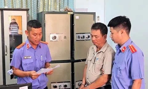 Bắt một cán bộ Chi cục Thi hành án dân sự