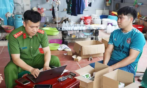 Công an ‘sờ gáy’ cơ sở bán hơn 100.000 đơn hàng mỹ phẩm giả qua Shopee, Tiktok