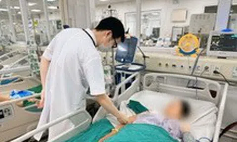 Sốc nhiễm khuẩn nặng sau mũi tiêm chữa đau vai ở phòng khám gần nhà