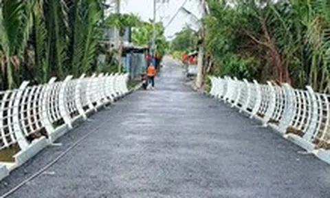 Cầu từng sụt lún ở Bình Chánh thông xe, người dân hết cảnh đi vòng 6km