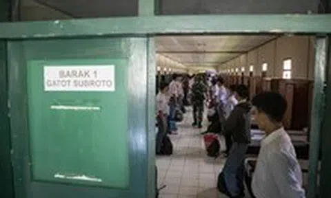 Indonesia thí điểm đưa học sinh cá biệt vào trại huấn luyện quân sự