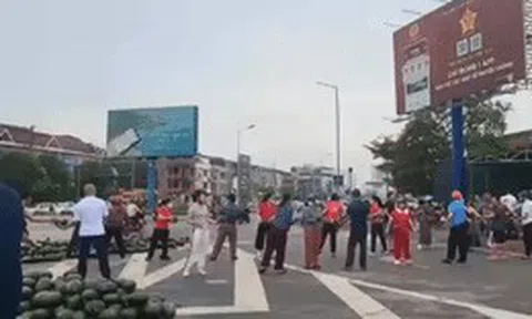 Cảnh tượng chưa từng thấy sau vụ tai nạn giao thông giữa ngã tư