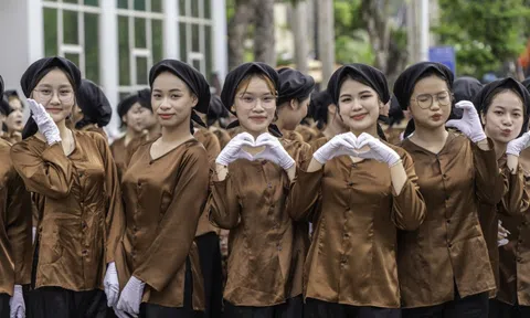 Những ‘bóng hồng’ tham gia diễu hành kỷ niệm 70 năm giải phóng Hải Phòng