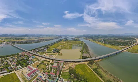 Bay trên cây cầu nghìn tỷ dài nhất tuyến cao tốc Bắc Nam qua Quảng Bình