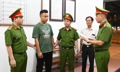 Phú Thọ: Bắt khẩn cấp 2 đối tượng khai thác khoáng sản trái phép