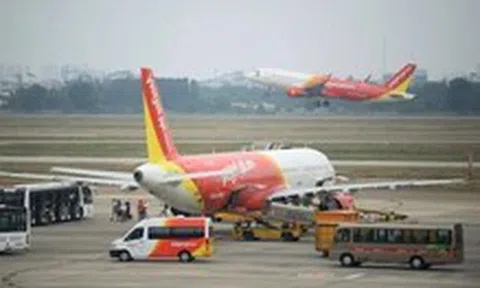Hàng không rầm rộ bán hàng trên máy bay, Vietjet dừng bán bộ lễ cúng trong chuyến bay Côn Đảo