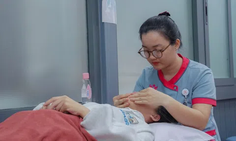 Hai bệnh nhi bị liệt mặt vì... ngủ không đúng cách