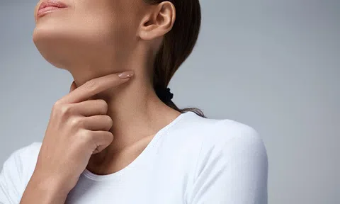 Dấu hiệu cảnh báo ung thư thực quản, ai cũng nên biết vì chữa khỏi khi phát hiện sớm