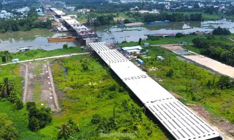 Cầu vượt sông Sài Gòn trên đường Vành đai 3 trước ngày hợp long