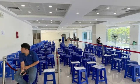 Trung tâm hành chính công Hà Nội bất ngờ 'vắng khách' ngày đầu tuần