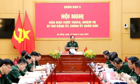 Bàn giao chức trách, nhiệm vụ Bí thư Đảng ủy, Chính ủy Quân khu 5