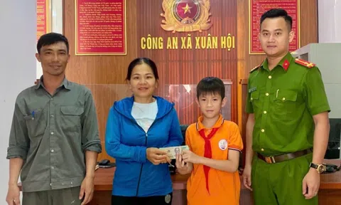 Nam sinh nhờ công an tìm người đánh rơi hàng chục triệu đồng