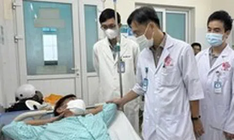 Bướu mỡ 8kg chèn ép, làm suy yếu chức năng thận của người đàn ông 47 tuổi
